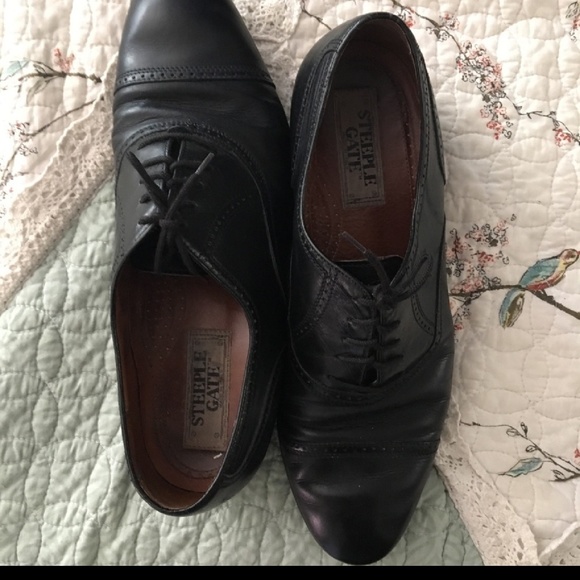 Steeple Gate Black Oxfords - Picture 4 of 5